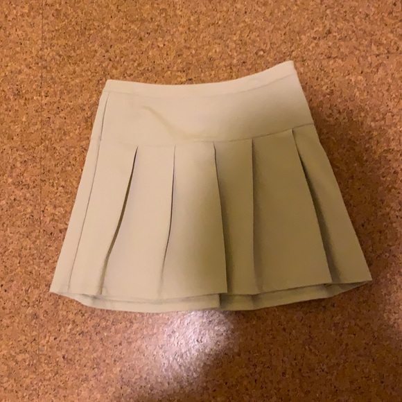 Pleated mini skirt - Picture 1 of 3